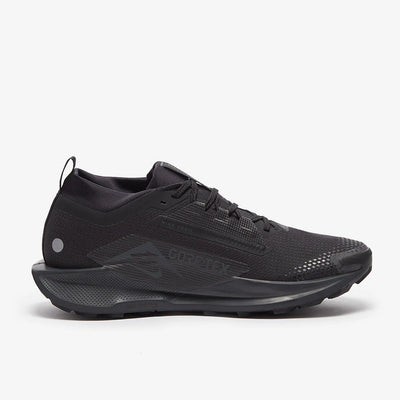 Nike ReactX Pegasus Trail 5 GTX Triple Black – Élégance & Performance