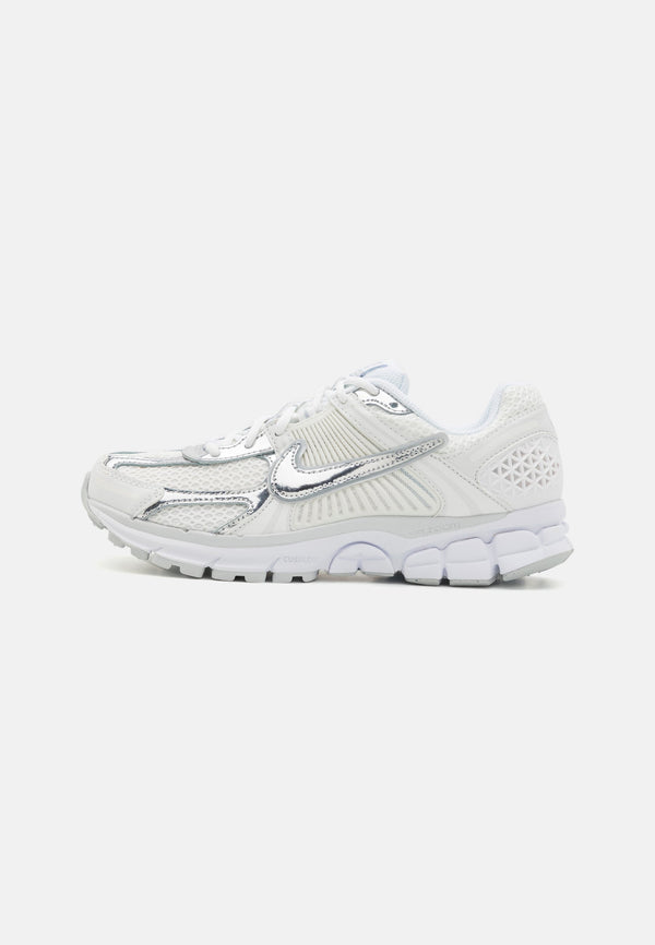 Nike Zoom Spiridon White Chrome – Élégance & Confort Premium