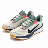 Nike Pegasus Trail 5 – Gris Clair / Blanc / Vert Sauge