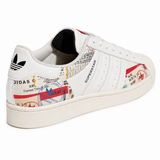 Adidas Superstar « Travel Stamps » – Baskets Unisex Blanc Cassé