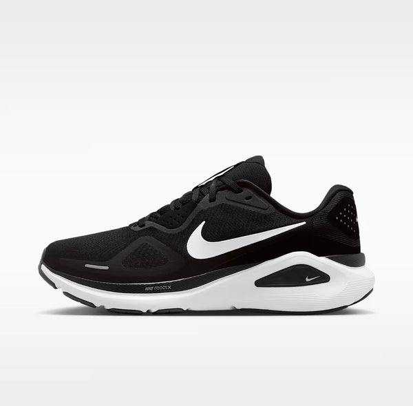 Chaussures de running noir Nike à design graphique “RUN”