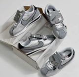 Nike Cortez « All Petals United » en argent métallisé.