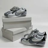 Nike Cortez « All Petals United » en argent métallisé.