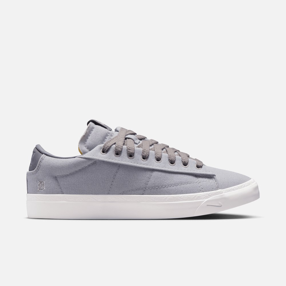 Nike Blazer Low x Devin Booker “Detroit Tigers” Light Bone – Édition Limitée
