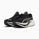 Puma Velocity Nitro 4 en noir et argenté.