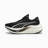Puma Velocity Nitro 4 en noir et argenté.