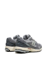 New Balance 1906D Protection Pack – Élégance Déstructurée & Confort Premium