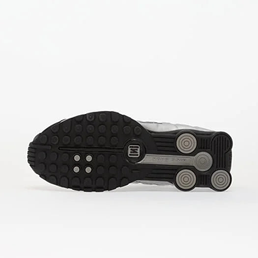 Nike Shox R4 Black & White – L’Alliance Parfaite du Confort et du Style