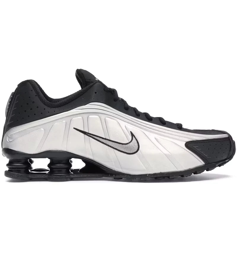 Nike Shox R4 Black & White – L’Alliance Parfaite du Confort et du Style