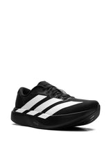 Adidas Adizero Evo SL en coloris noir et blanc avec une semelle épaisse