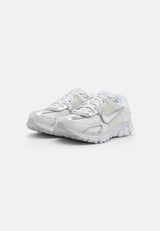Nike Zoom Spiridon White Chrome – Élégance & Confort Premium