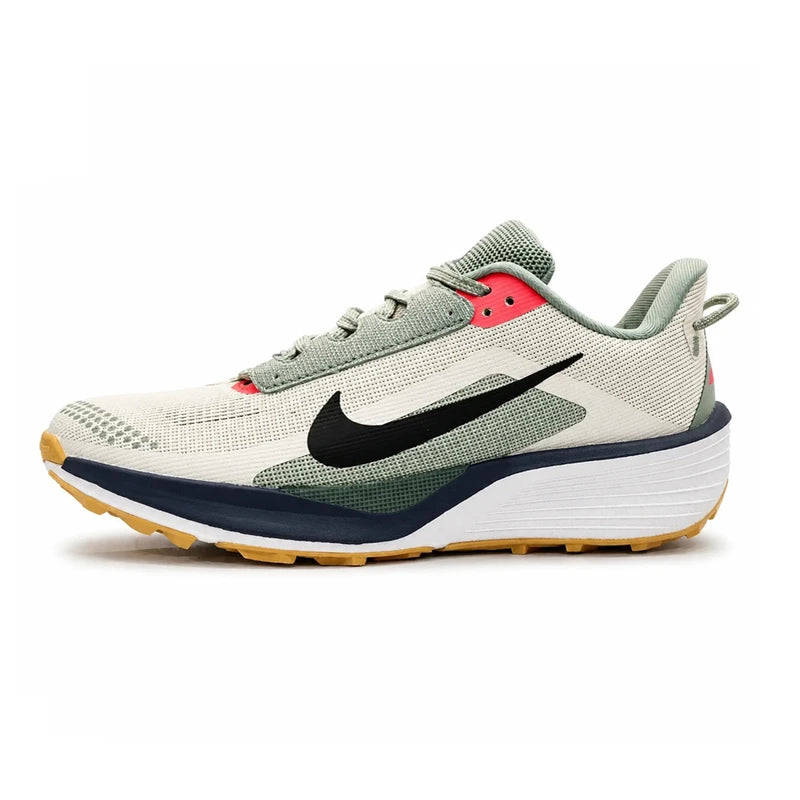 Nike Pegasus Trail 5 – Gris Clair / Blanc / Vert Sauge